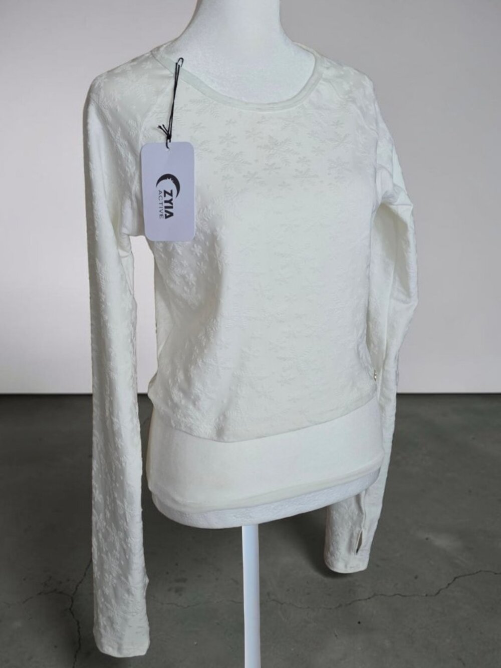 NWT ZYIA ACTIVE (2X) Ivory Long Sleeve Crew Cropped Active Top